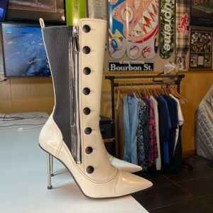 ALEXANDER MCQUEEN Victorian white leather silver pin heel pointy boots EU39 COA